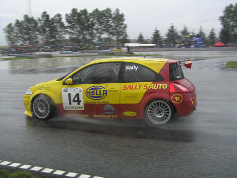 Sallys Renault Megane er glad for regnvejr.